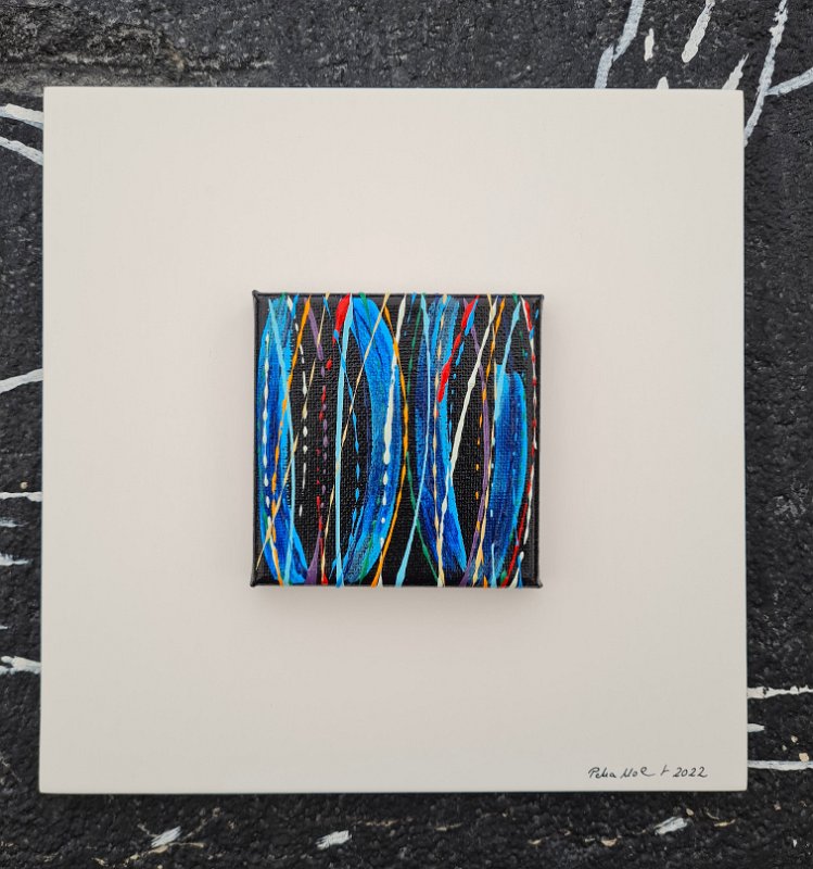 Coloured lines 8 2022, 25x25, Acryl-Lack auf LW, € 110